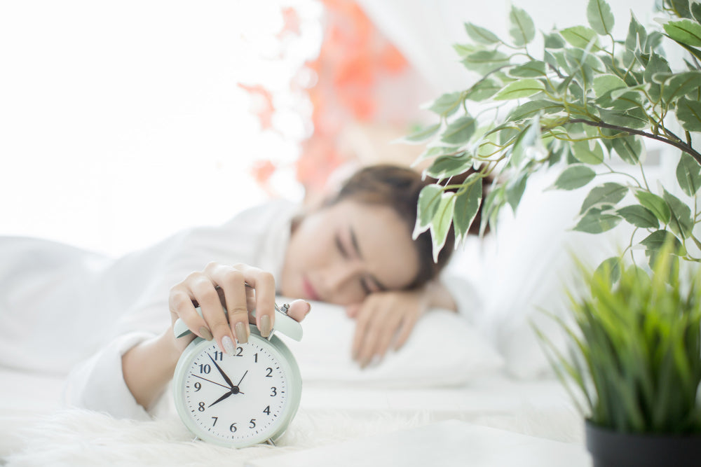 Why You Still Wake Up Tired Even After 8 Hours of Sleep — And How to Fix It Naturally